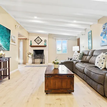 Chic Retreat Ping Pong, Bonfires And Patio Leisure Villa